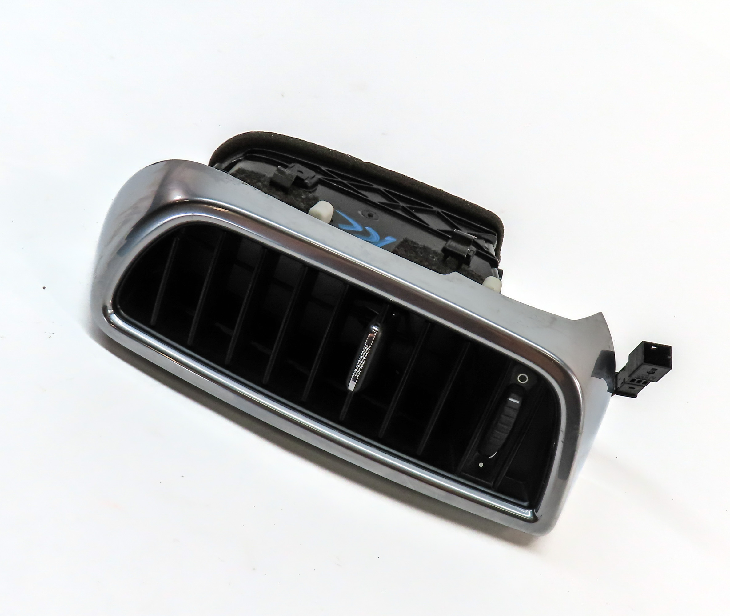 2015 PORSCHE CAYENNE (958) FRONT CENTER DASH RIGHT SIDE HEATER A/C AIR VENT — exact item pictured